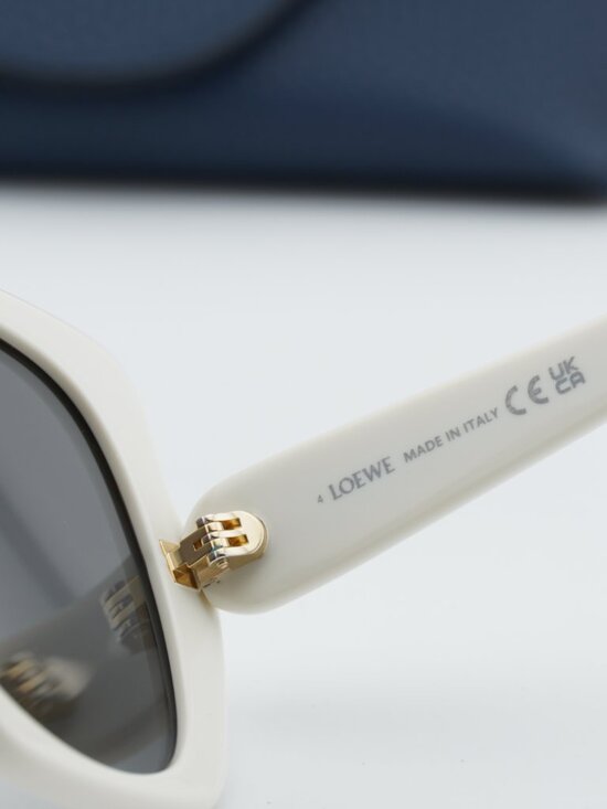 Loewe LW40133I 25A Butterfly Sunglasses – Ivory\\Smoke main image 9